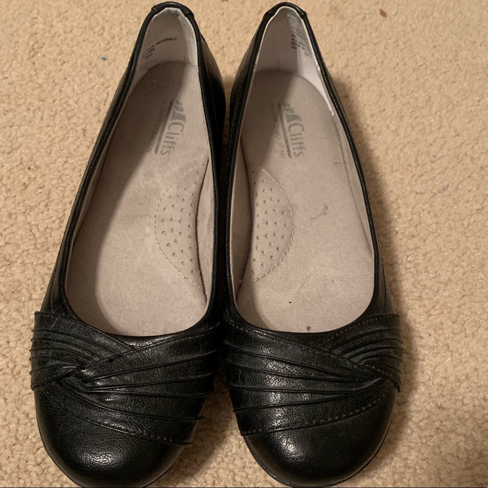 Black Cliffs flats size 8 preowned